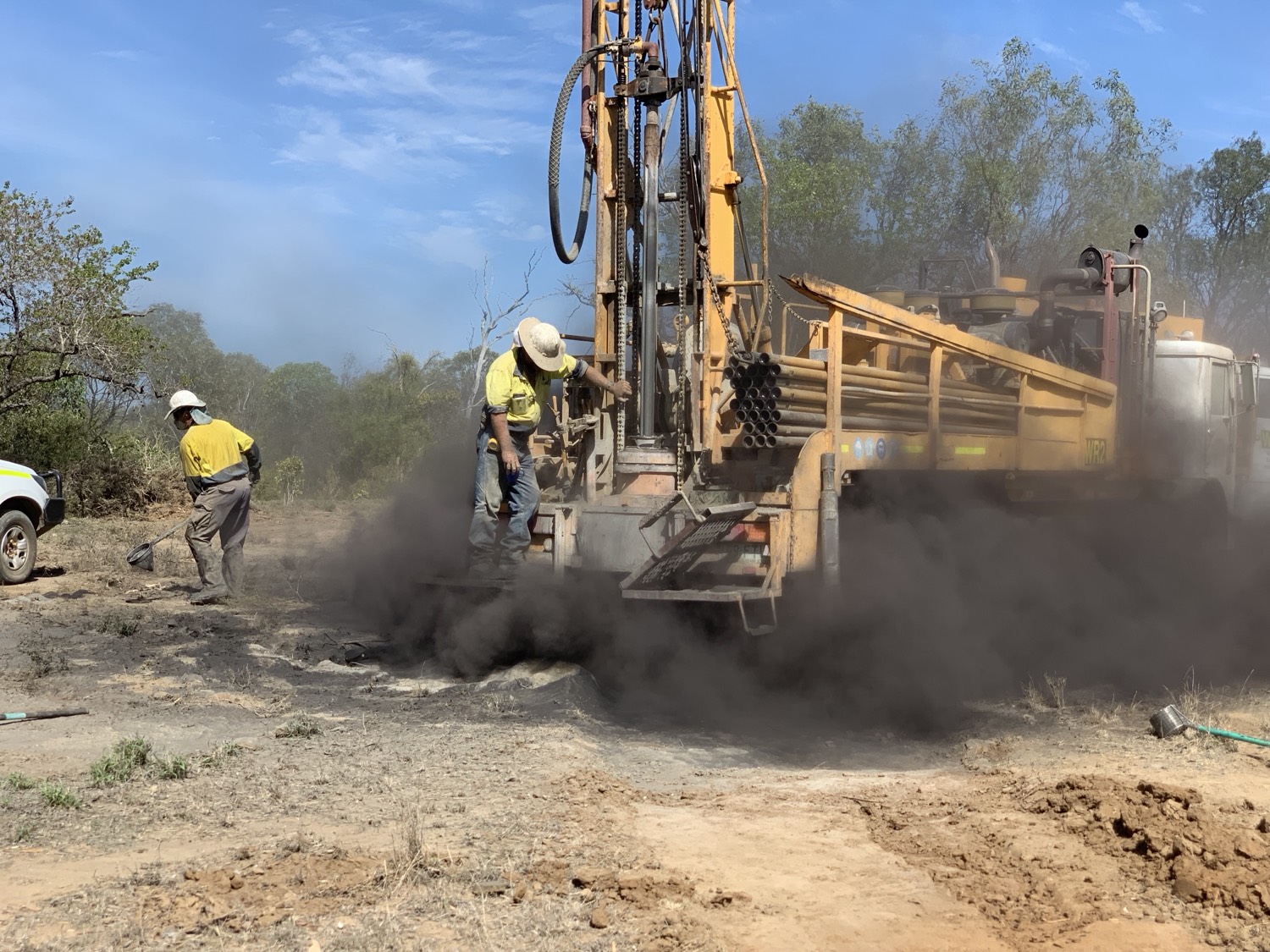 Reverse-circulation drill in black dust